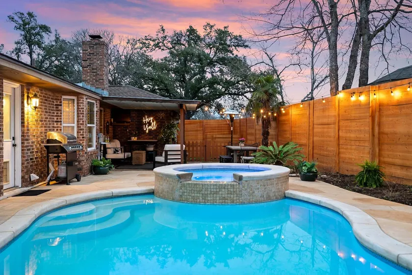 The Pool & Gaming Retreat | Hot Tub, Arcade & More - Image 1