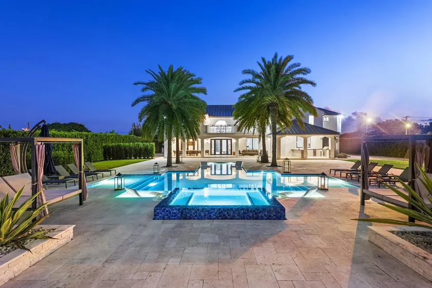 7BR Villa with Pool, Jacuzzi, Pickleball / Bball - Image 1
