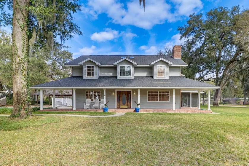 Private Pool & Lake Views: Family Home in Oxford - Image 1