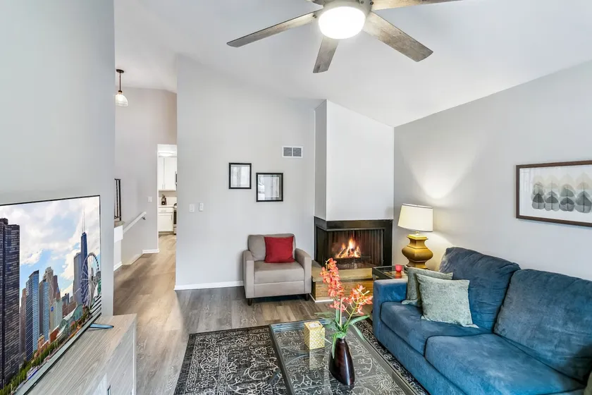 Spacious home near DT Libertyville With Rec Room - Image 1