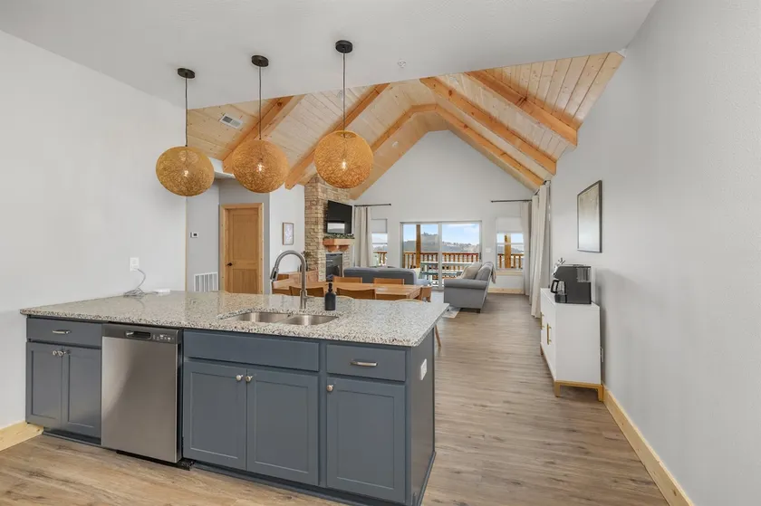 Stunning Cabin • Fantastic Views • Mins to SDC - Image 1