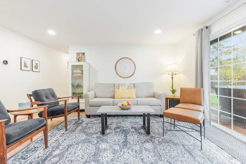 Apple Tree Cottage ~ Walkable 2 bed/2 bath - Image 1