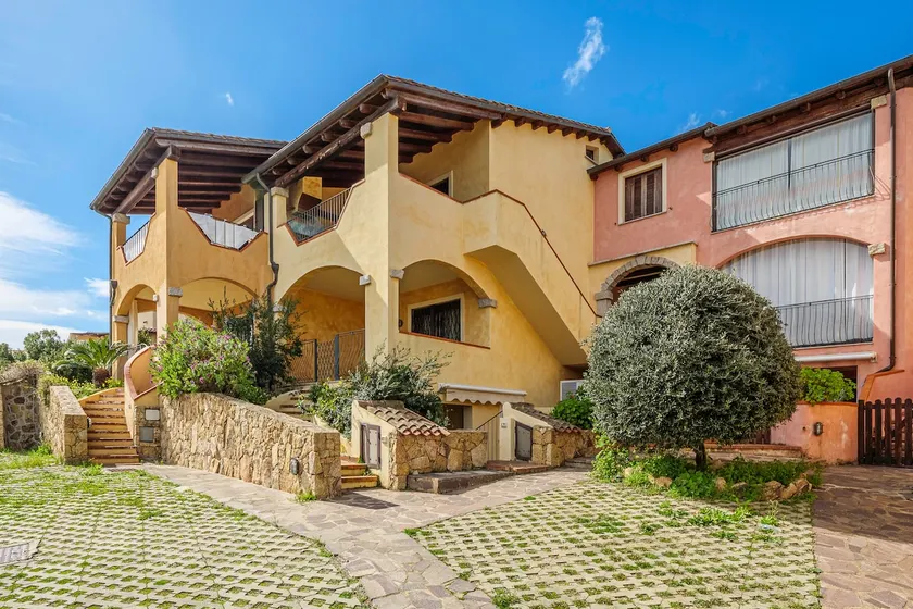 Maison de vacances \"Résidence Orizzonti App N 21\" avec vue sur la mer, 2 terrasses & portable A/C - Image 1