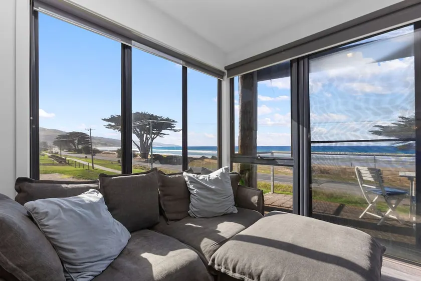 Blue Sea - Beachfront Escape - Image 1