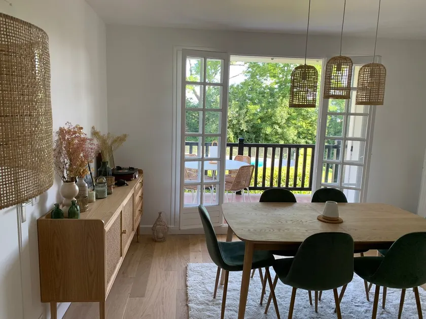 Apartment with swimming pool - near train station - Image 1