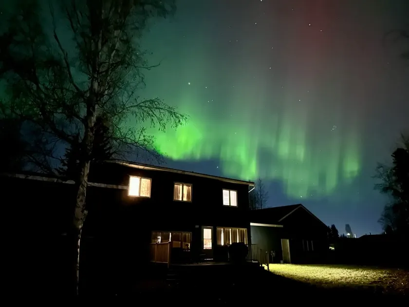 Modern Aurora Retreat 5b4b w/Basketball Court - Image 1