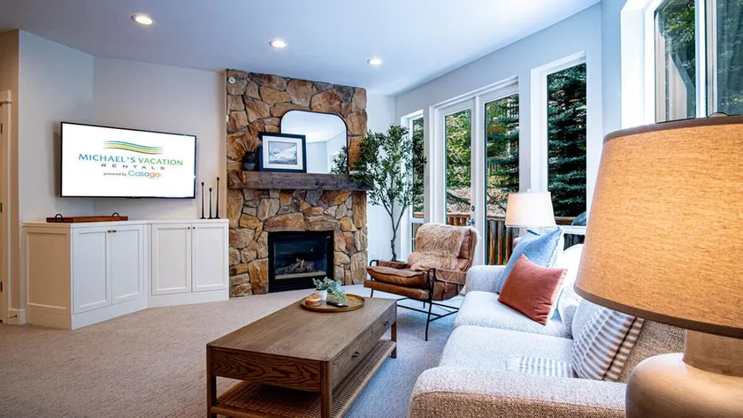 SnowStar Hideaway - Hot Tub, Gym, Walk to Ski Lift - Image 1