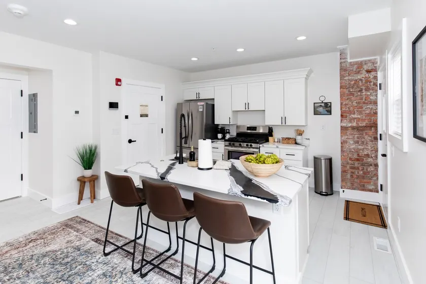 New! Adjoining Suites - Sleeps 12! - Image 1