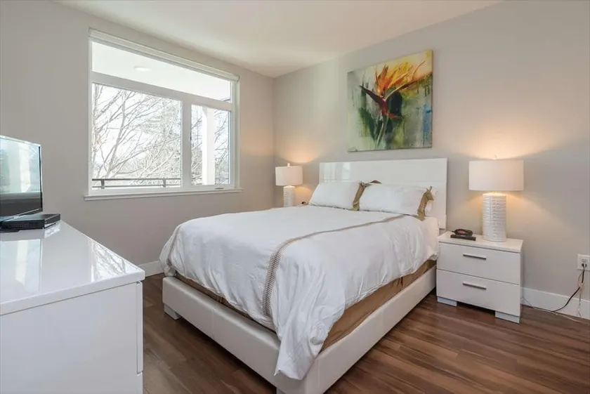 Downtown Mountain View 2 BR | Laundry + Kitchen - Image 1
