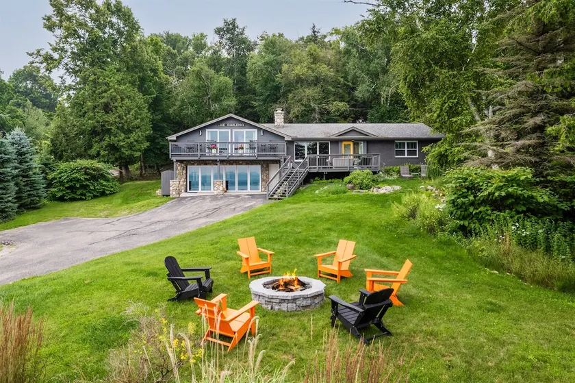 Lake Charlevoix Getaway Boyne City - Image 1