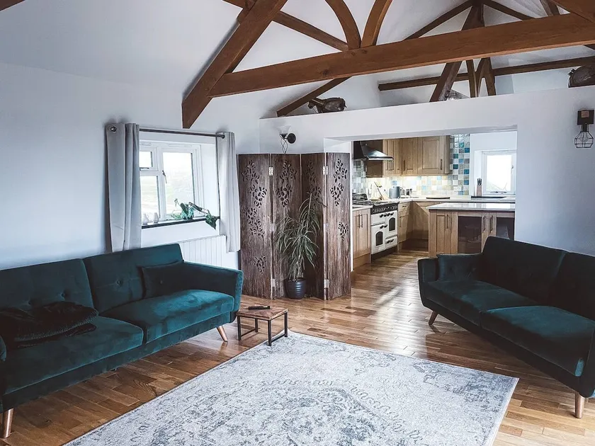 The Retreat Cornwall holiday home with wood fired hot tub - Image 1