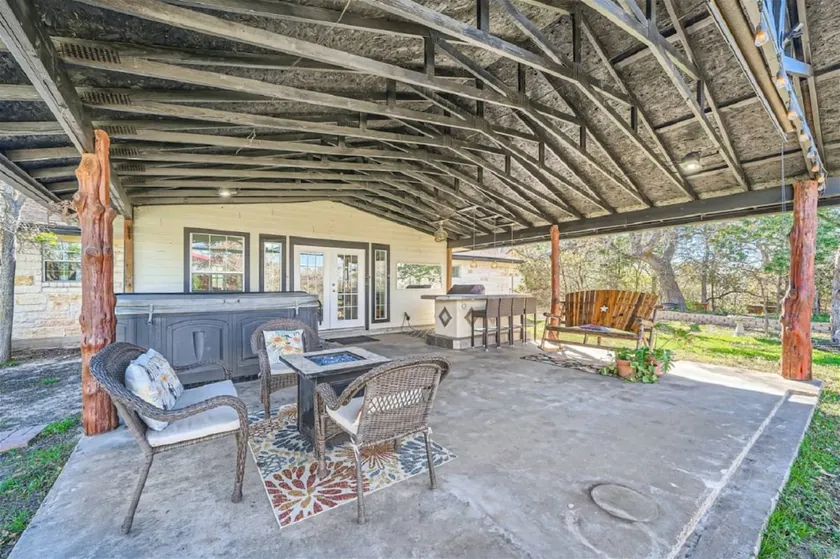 3 Secluded Homes with Pool, Hot Tub, Pond, BBQs - Image 1