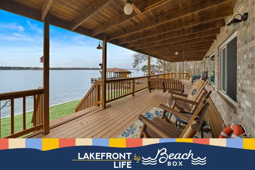 Lakefront retreat with private dock and water toys - Image 1