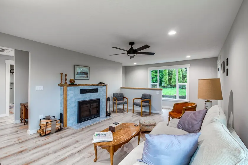 3 Mi to Reedsport: Home w/ Umpqua River Views - Image 1