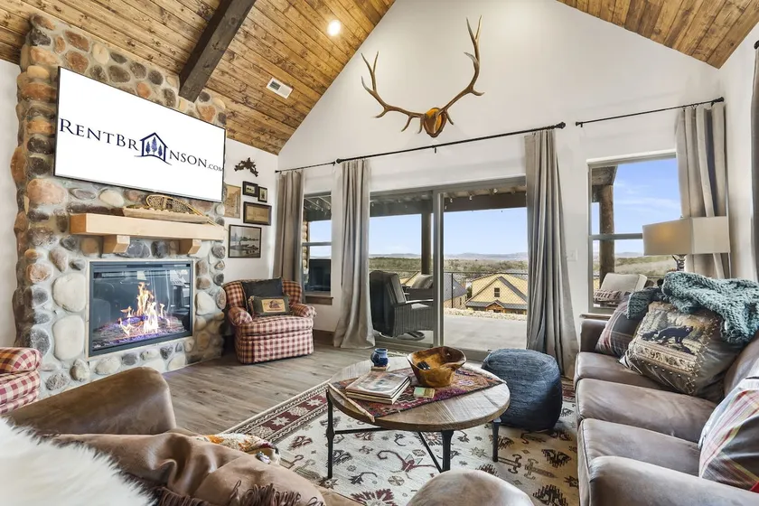 Ozark Sunset Views, New Cabin, Free Tix, Cmty Pool - Image 1