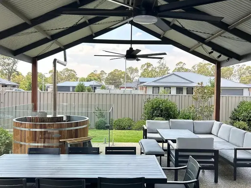 The Nagambie Stay - Wood-fire Hot Tub & boat parki - Image 1