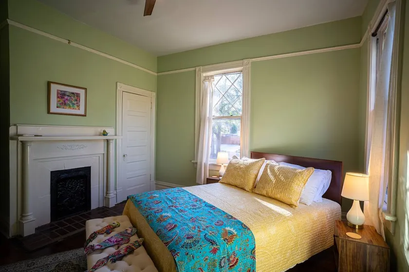 Cheerful, sunny historic stay - Image 1