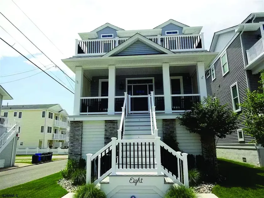 4 BR/ 4 BA/ Single Family - 2 Primary Suites - Image 1