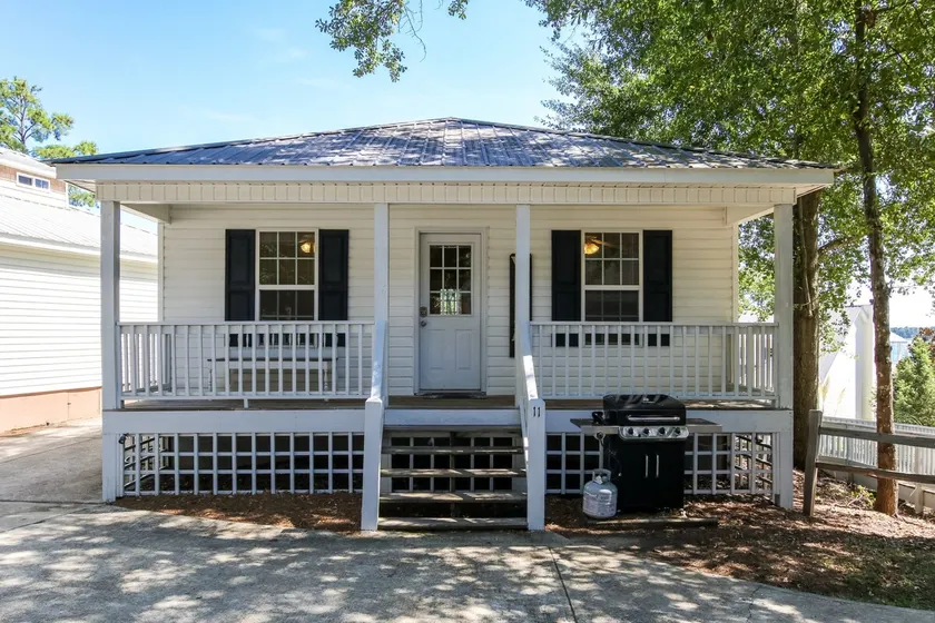 House # 11 - As Good As It Gets (not pet friendly - Image 1