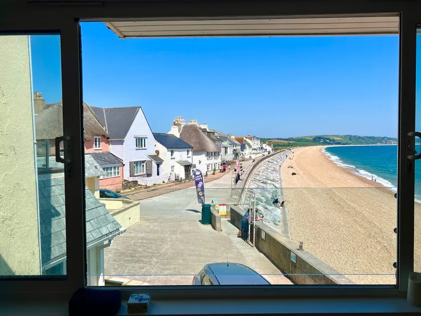 Beachfront Cottage with Sea Views & Coastal Walk - Image 1