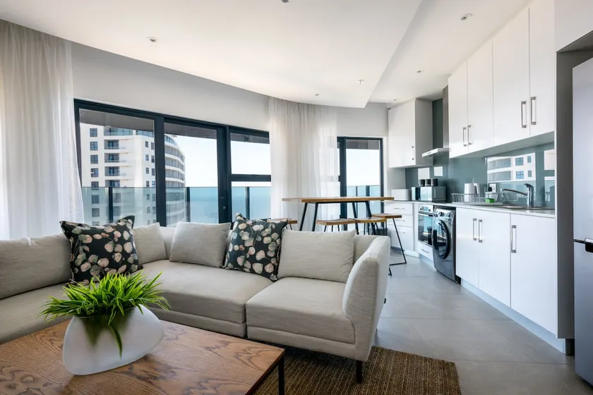 Opulent Oceans Apartment 2505 with Sea Views - Image 1