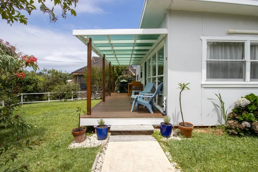 Maggie's Seaside Shack - Image 1