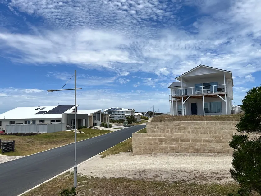 Casa Bianca - Ocean and harbour views - Image 1