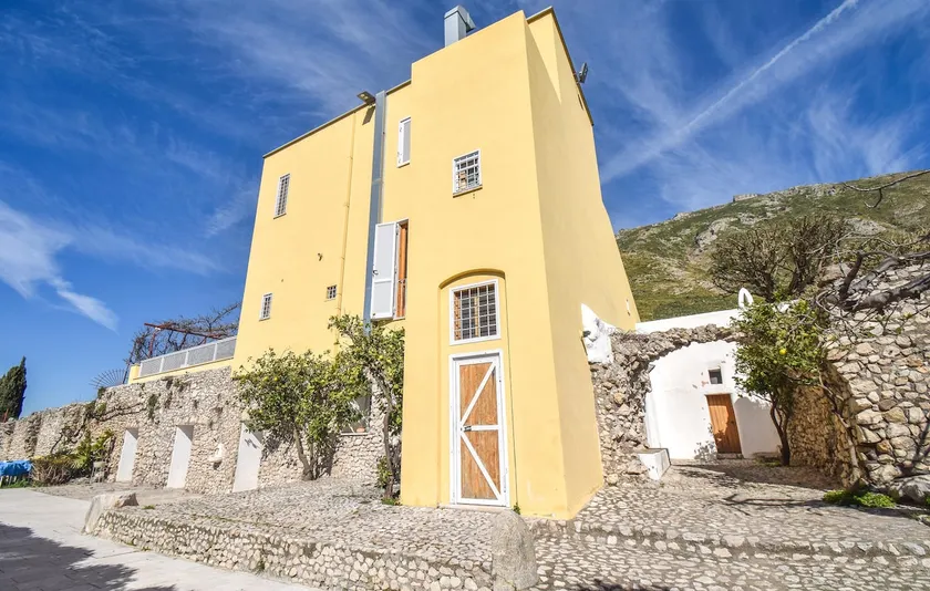 Stunning home in Mondragone with WiFi - Image 1