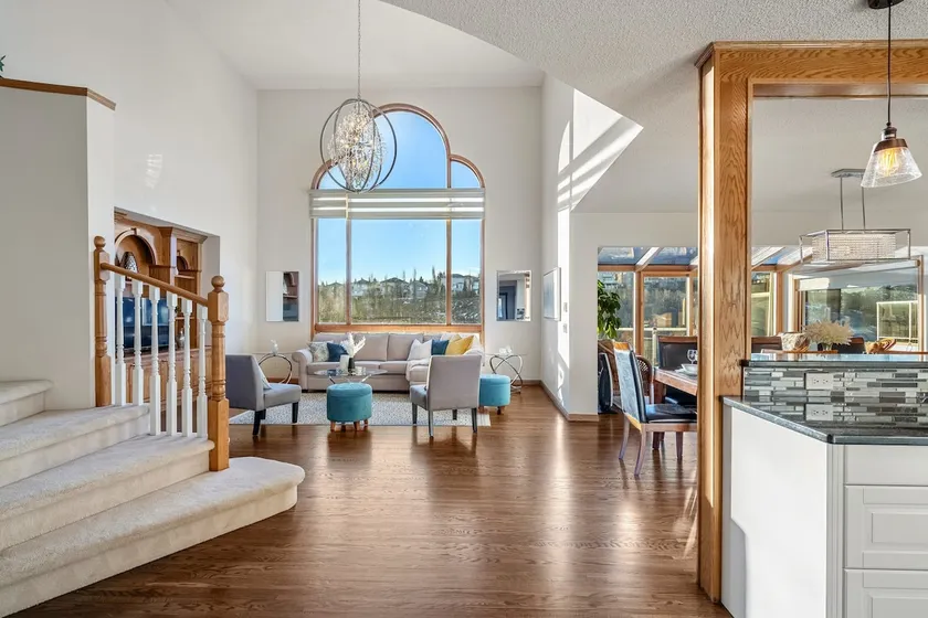 Bright & Spacious 5-BR w/ Ravine Views in Edgemont - Image 1