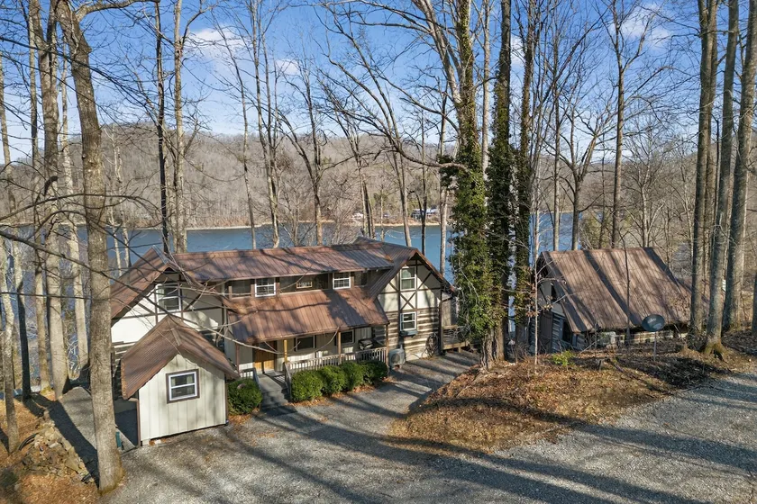 Chestnut Lake Lodge - Image 1