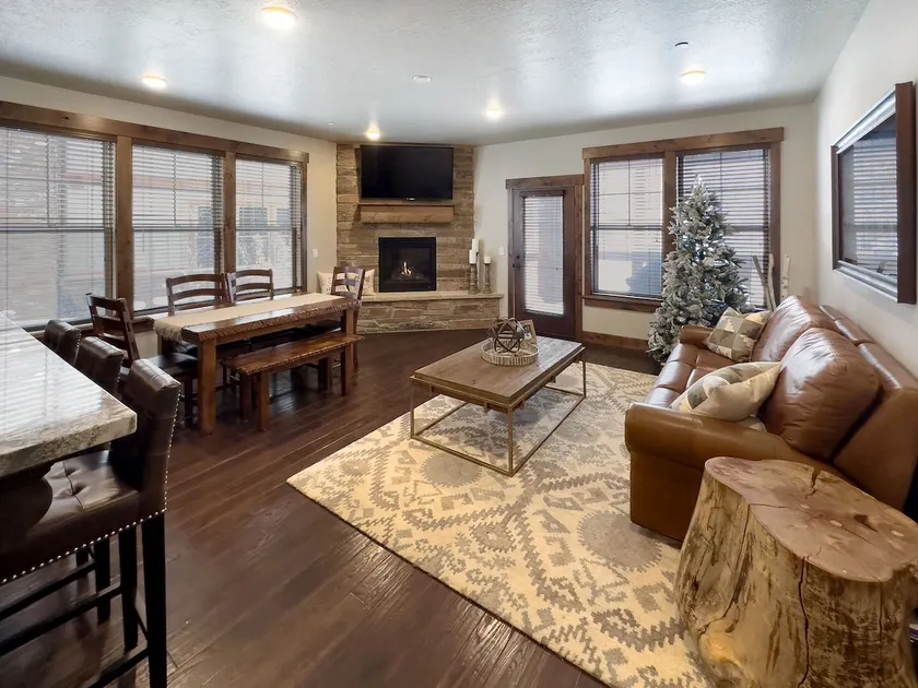Ideal Condo 2 Minute Drive to Deer Valley's Lift - Image 1