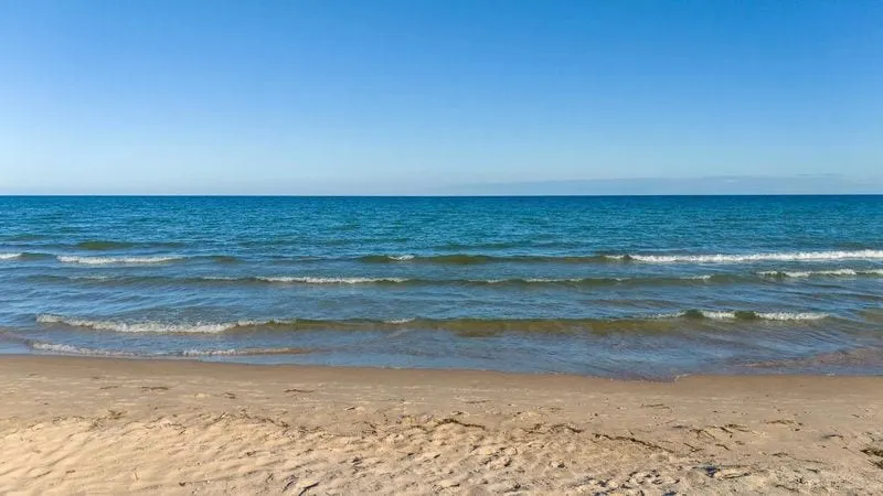 Family-friendly home with sandy beach! - Image 1