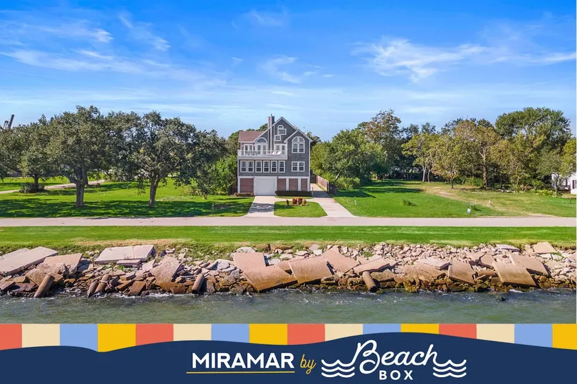 Bayfront Getaway with Large Deck and Scenic Views - Image 1