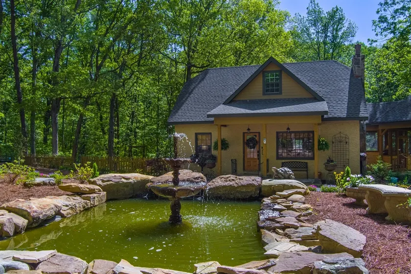 Garden Cottage-historic cottagew/hot tub - Image 1
