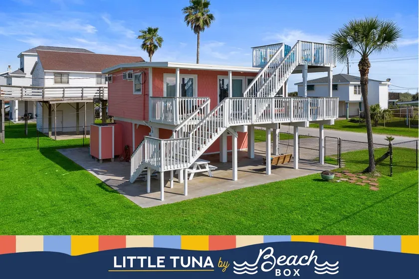 Coastal Getaway with Big Yard, Close to Beach - Image 1