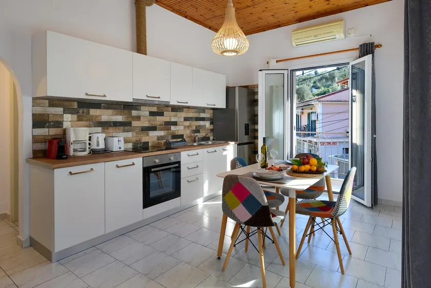 Modern Haven in Historic Loggos - Image 1