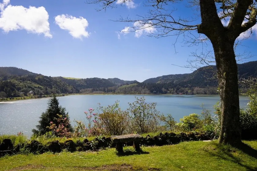 GuestReady - Lakefront Casa do Garajau - Image 1