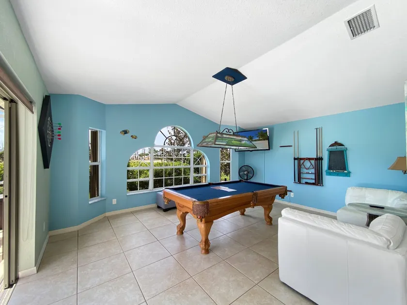 Turtle Bay, heated pool, 2 dogs ok, pool table - Image 1