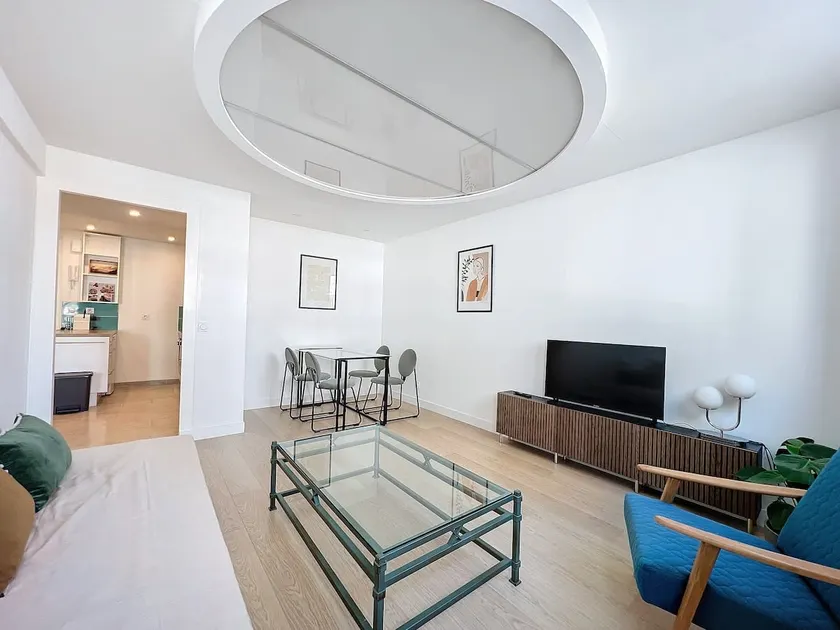 Luxury apartment near train station - Image 1