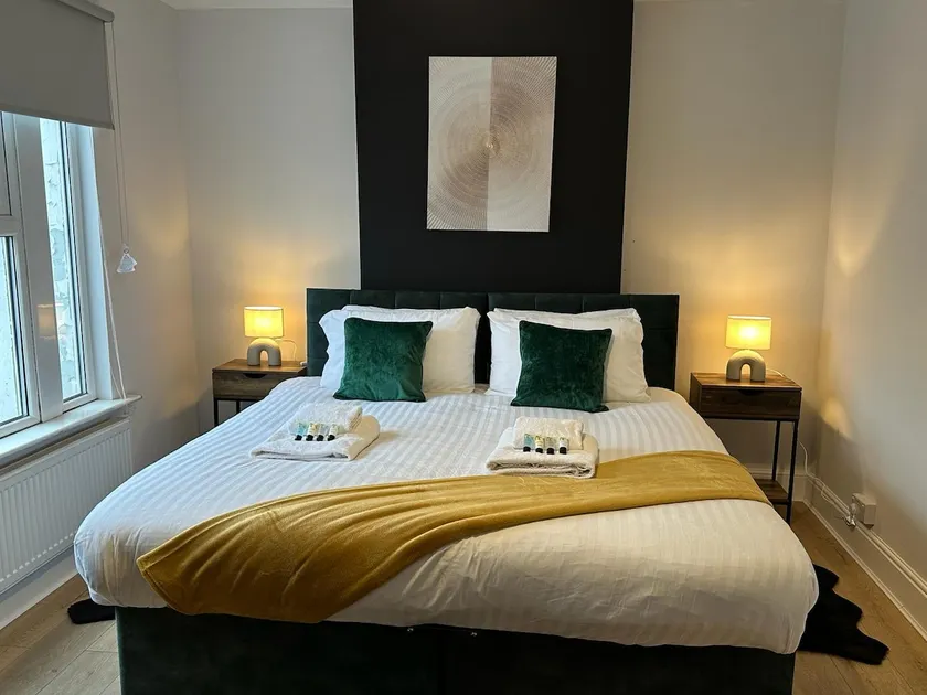 3 Bed Chill Glouc Free Parking - Image 1