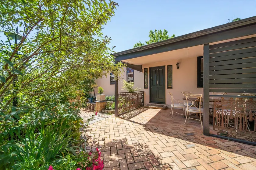 The Globe Cottage - Image 1