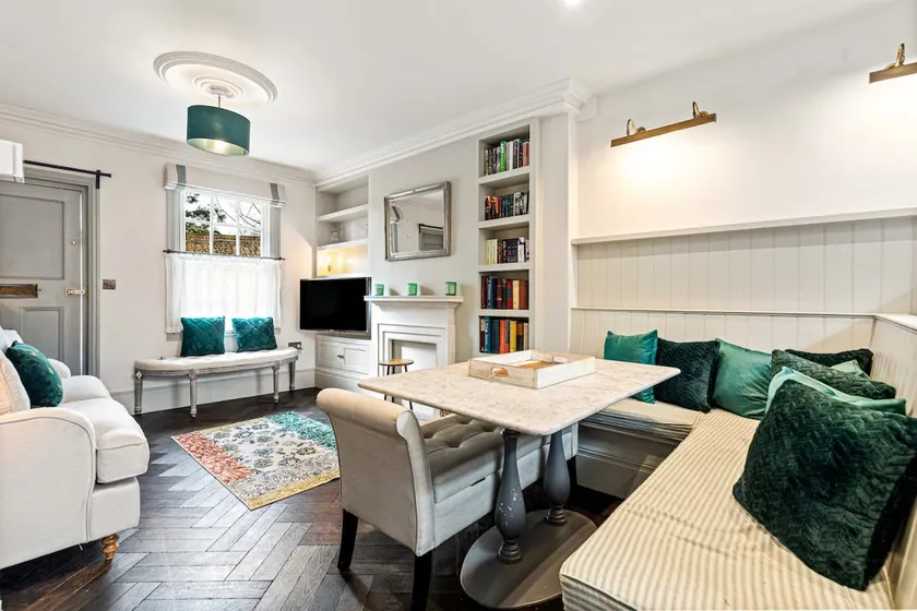 The Emerald - Central Henley, 2 Bedroom House - Image 1