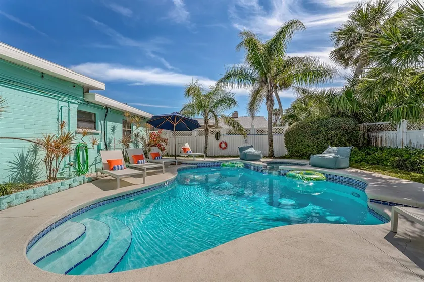 Heated Pool, Firepit, Beach Walk - Image 1