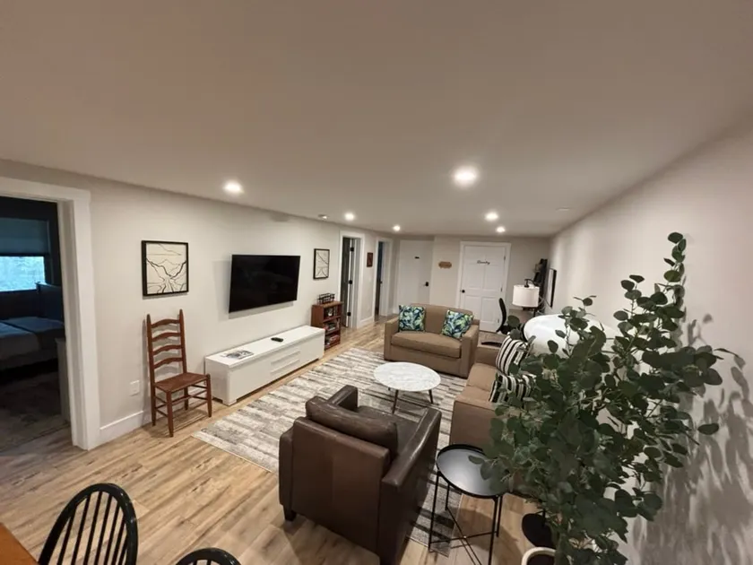 Renovated 2‑Bed Apt w/EV Charger Close to Village - Image 1