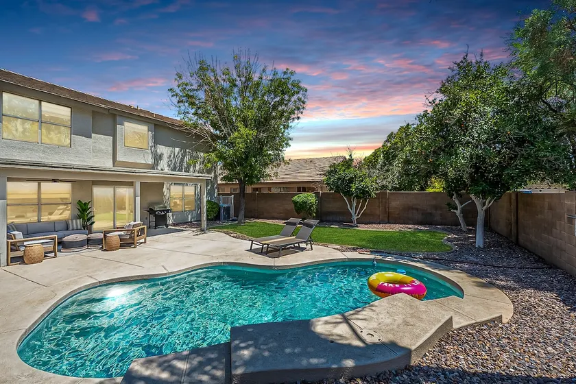 Dos Palmas - Gilbert Poolside Retreat - Image 1