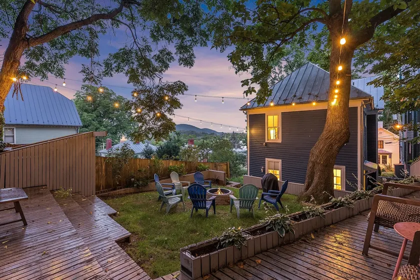 Hilltop Hideaway-House-Private Bathroom - Image 1