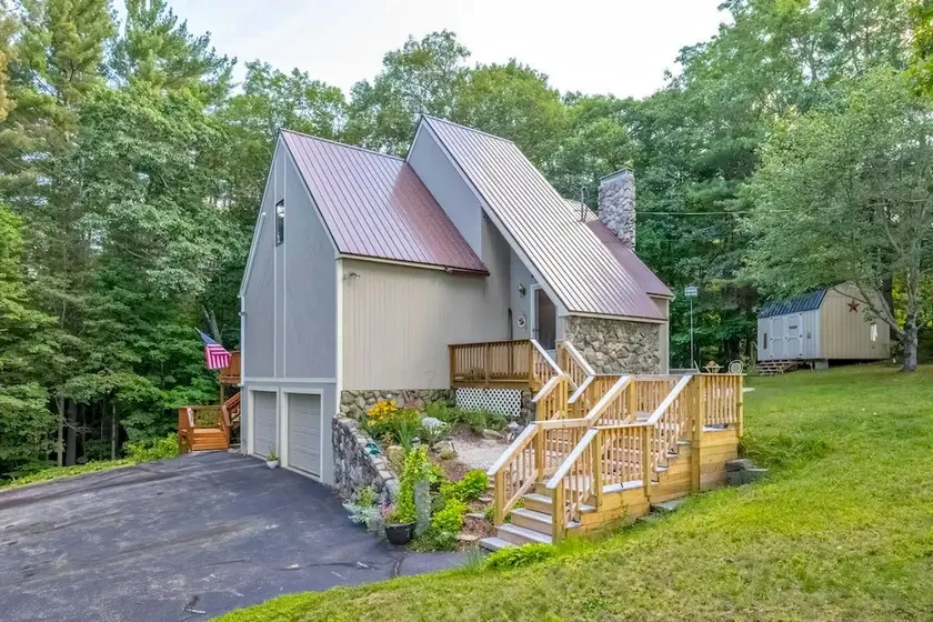 3BR home near outdoor rec with deck & games - Image 1