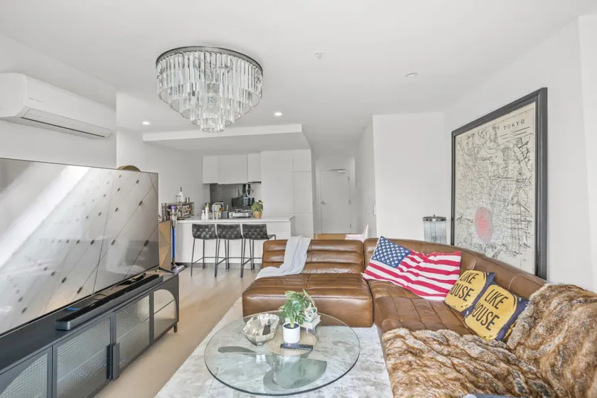 StayAU Contemporary 2BR Urban Oasis - Image 1