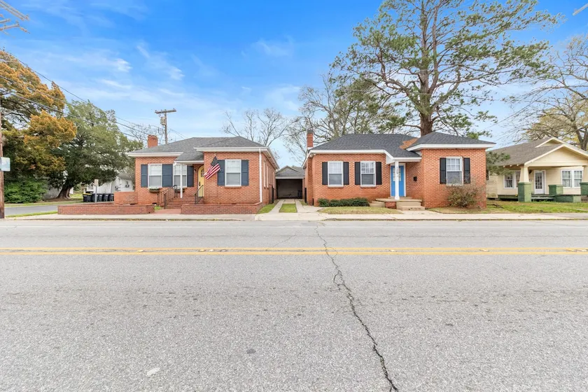 Large Groups Welcome - 2 Homes Next Door - Image 1