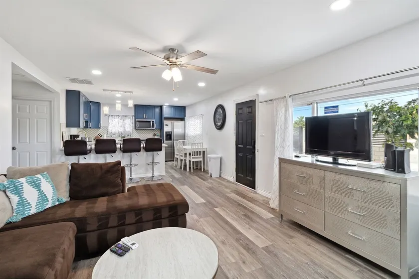 Private Home | Parking | Pet-Friendly - Image 1